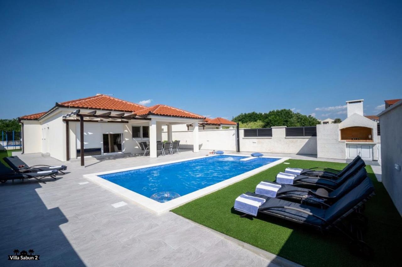 Villas Sabun - Modern House With Heated Pool Privlaka  Bagian luar foto