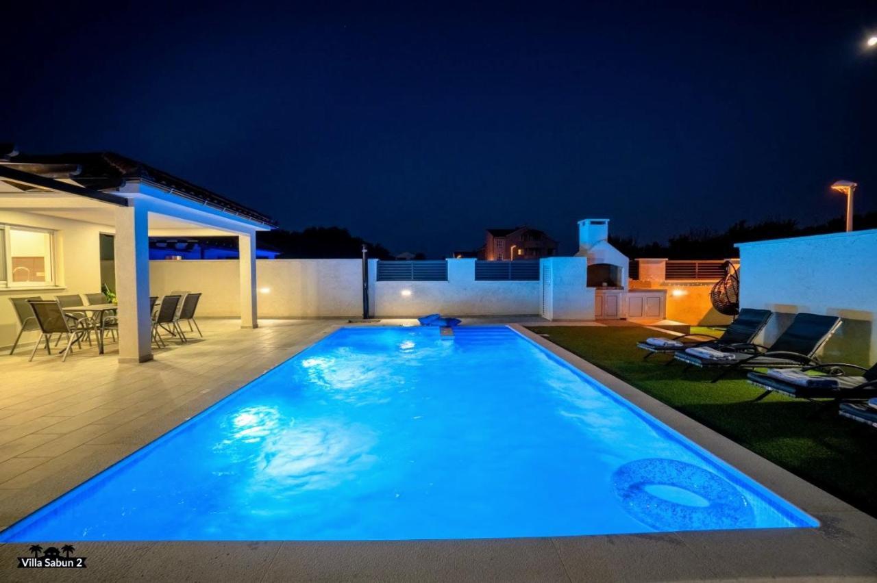 Villas Sabun - Modern House With Heated Pool Privlaka  Bagian luar foto