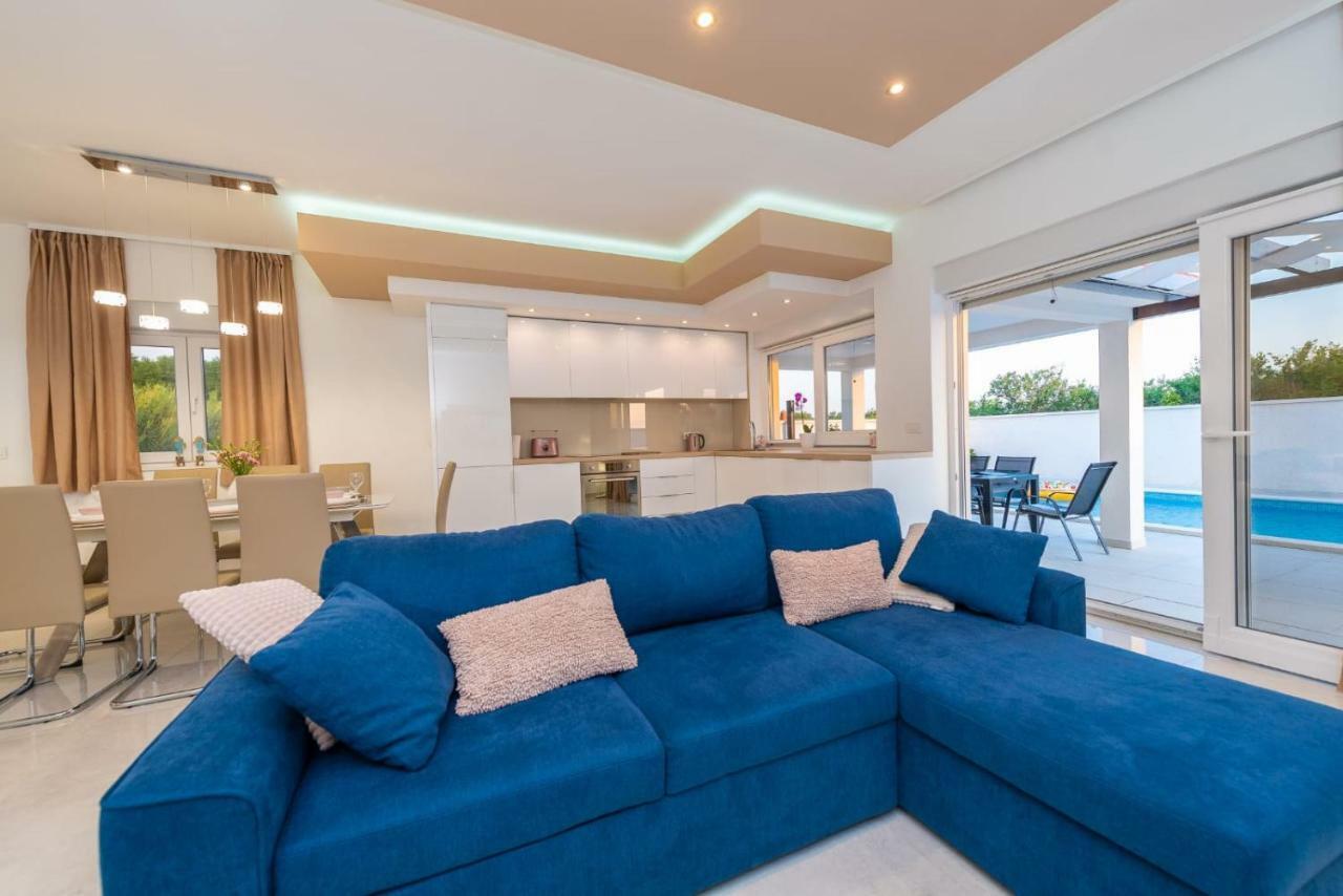 Villas Sabun - Modern House With Heated Pool Privlaka  Bagian luar foto